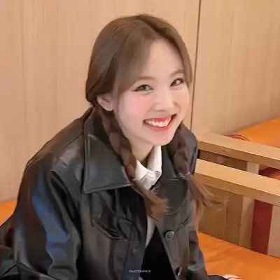 钟由希
